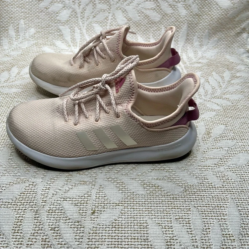 Adidas Girls Kids youth Cloudfoam sneaker size 4